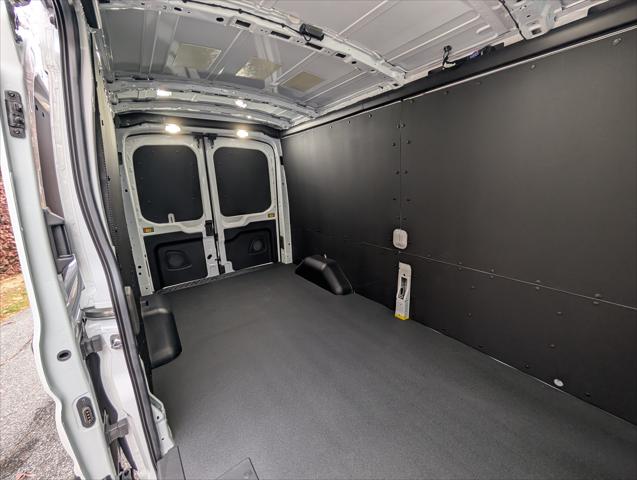 2026 Ford Transit Cargo Van T-250 148 Med Rf 9150 GVWR RWD