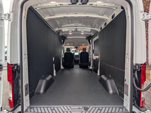 2026 Ford Transit Cargo Van T-250 148 Med Rf 9150 GVWR RWD