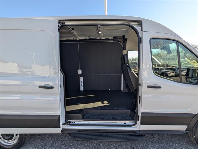 2026 Ford Transit Cargo Van T-250 148 Med Rf 9150 GVWR RWD