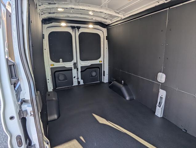 2026 Ford Transit Cargo Van T-250 148 Med Rf 9150 GVWR RWD
