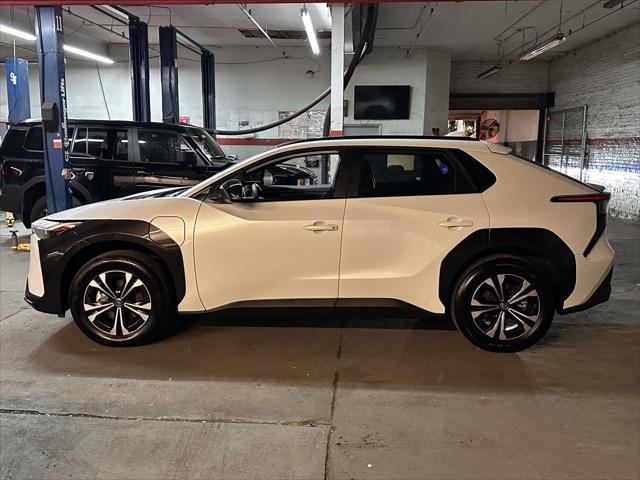 2025 Toyota bZ4X XLE AWD (Natl) [4]