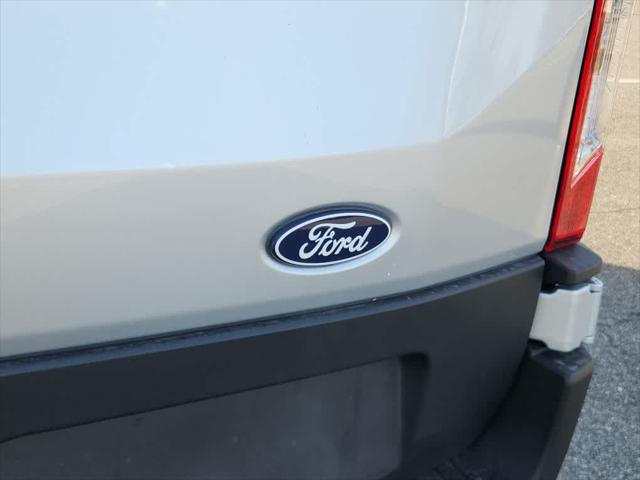 2026 Ford Transit Cargo Van T-250 148 Med Rf 9150 GVWR RWD