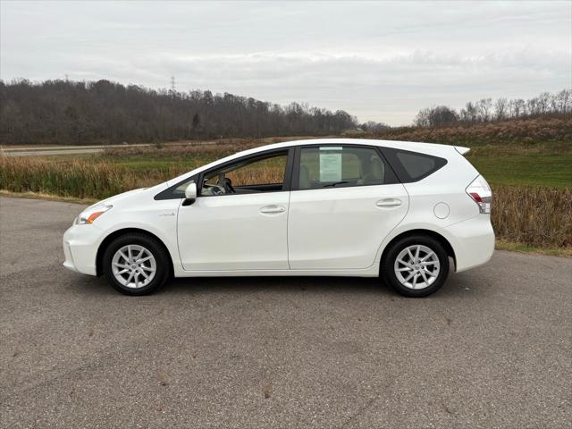 2014 Toyota Prius v Two 2014 Toyota Prius v Two