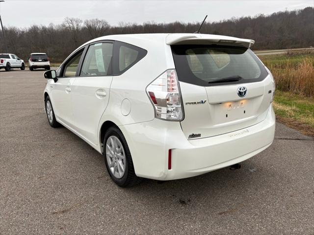 2014 Toyota Prius v Two 2014 Toyota Prius v Two