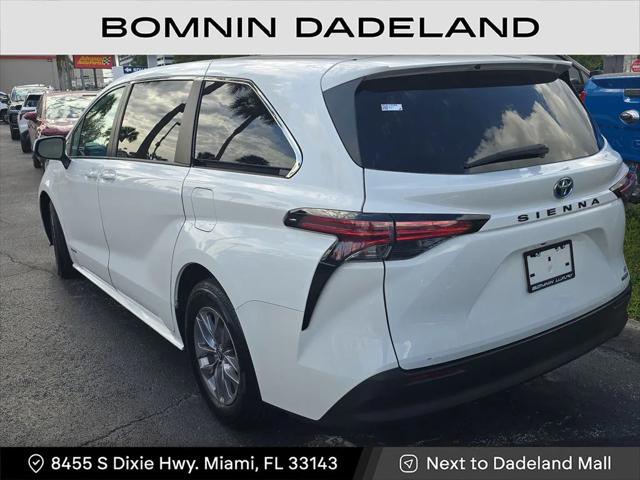 2021 Toyota Sienna LE 2021 Toyota Sienna LE