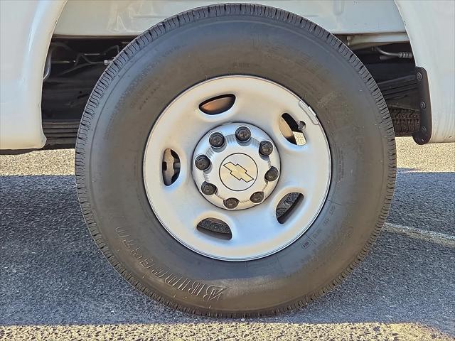 2025 Chevrolet Express Passenger RWD 3500 Extended Wheelbase LS