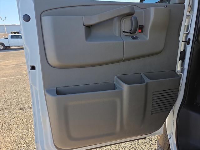 2025 Chevrolet Express Passenger RWD 3500 Extended Wheelbase LS