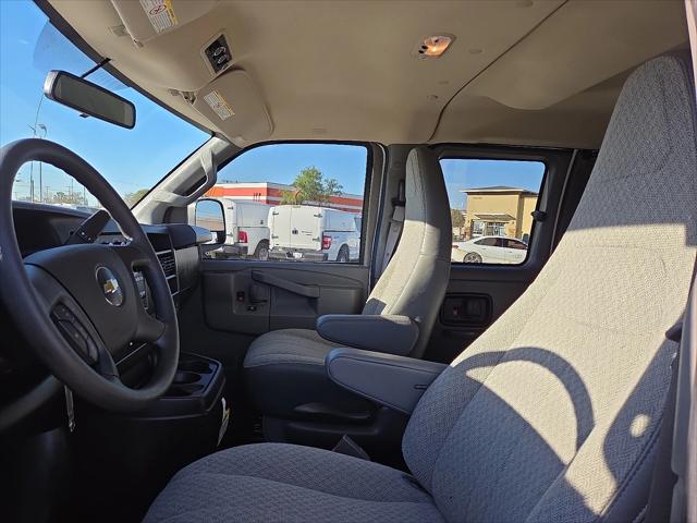 2025 Chevrolet Express Passenger RWD 3500 Extended Wheelbase LS