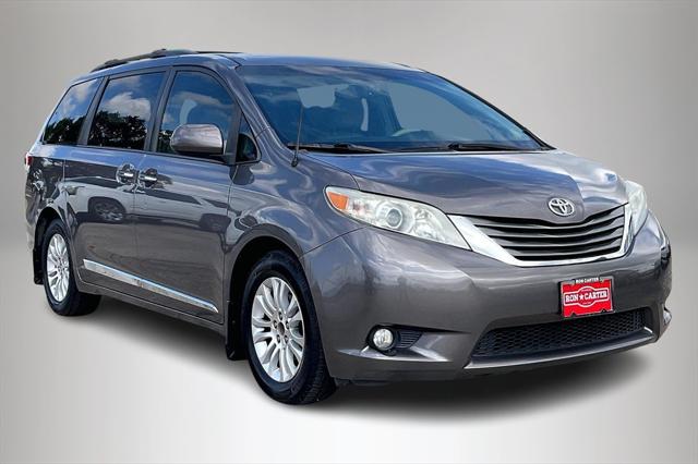2014 Toyota Sienna XLE V6 8 Passenger