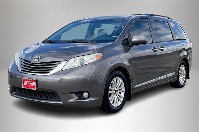2014 Toyota Sienna XLE V6 8 Passenger