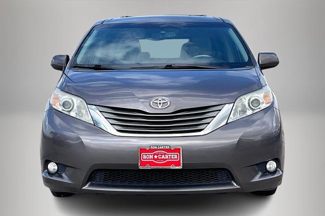 2014 Toyota Sienna XLE V6 8 Passenger