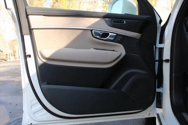 2026 Volvo XC90 Plug-In Hybrid Plus, T8 AWD, Electric/Gasoline, Bright, 7 Seats
