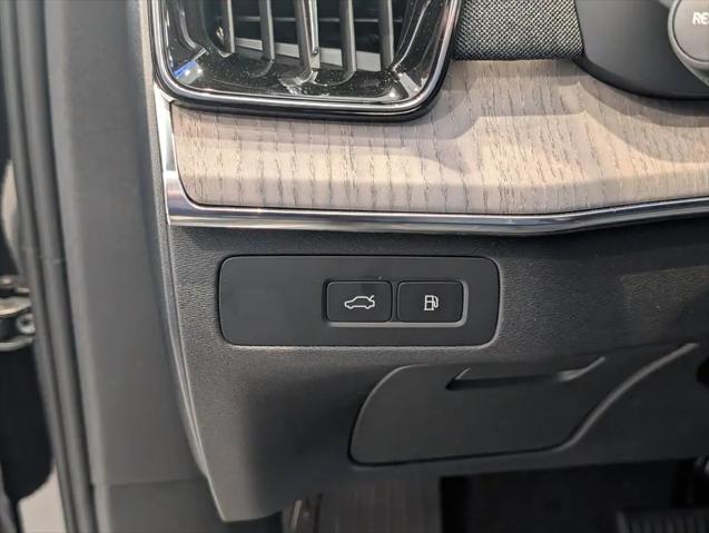 2026 Volvo XC90 Plug-In Hybrid Ultra, T8 AWD, Electric/Gasoline, Bright, 7 Seats