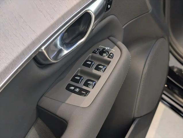 2026 Volvo XC90 Plug-In Hybrid Ultra, T8 AWD, Electric/Gasoline, Bright, 7 Seats