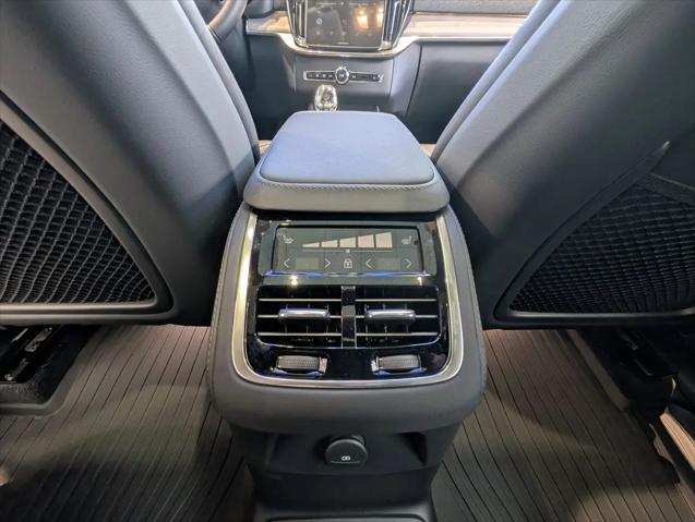 2026 Volvo XC90 Plug-In Hybrid Ultra, T8 AWD, Electric/Gasoline, Bright, 7 Seats