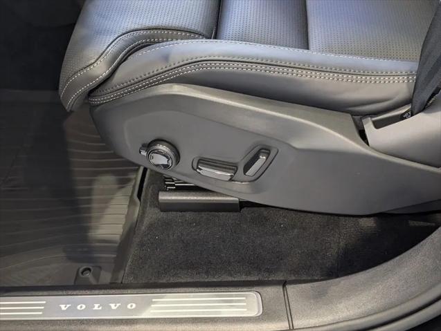 2026 Volvo XC90 Plug-In Hybrid Ultra, T8 AWD, Electric/Gasoline, Bright, 7 Seats