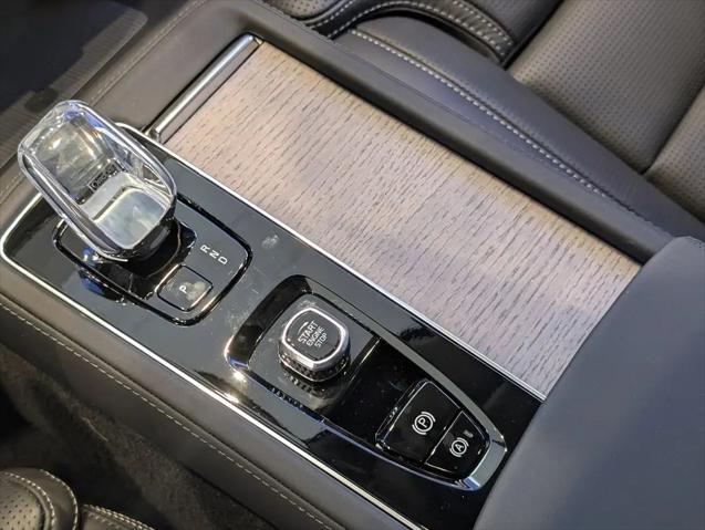 2026 Volvo XC90 Plug-In Hybrid Ultra, T8 AWD, Electric/Gasoline, Bright, 7 Seats