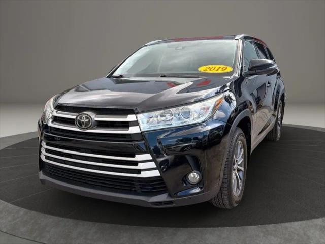 2019 Toyota Highlander XLE for sale in Miami, FL