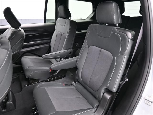 2024 Jeep Grand Cherokee L Laredo 4x2
