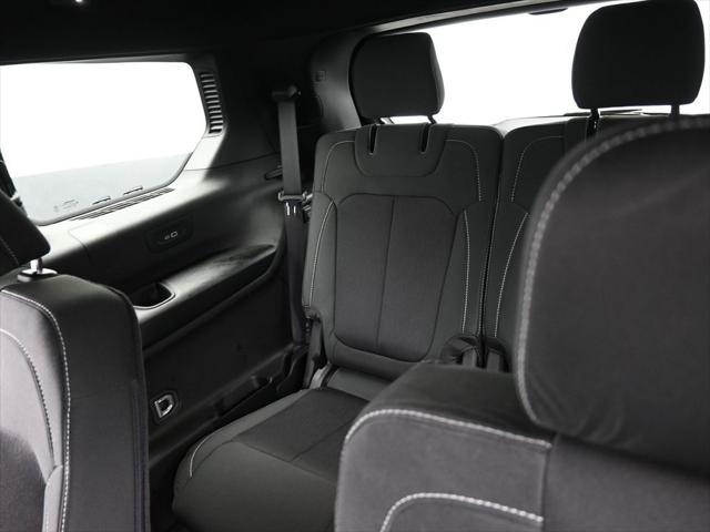 2024 Jeep Grand Cherokee L Laredo 4x2