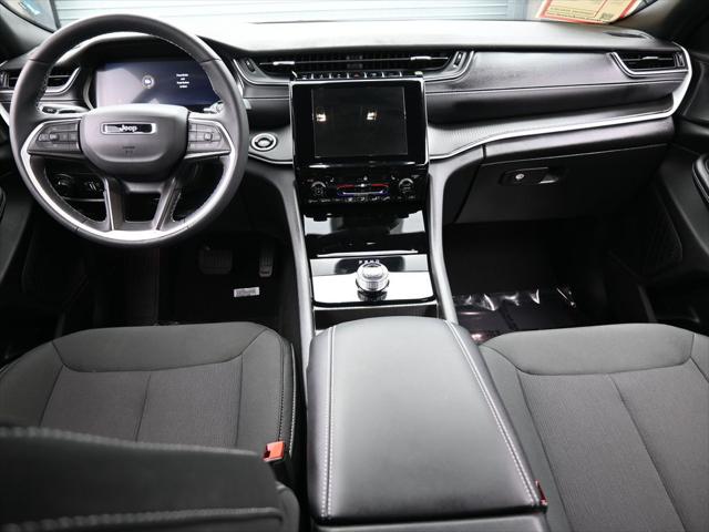 2024 Jeep Grand Cherokee L Laredo 4x2