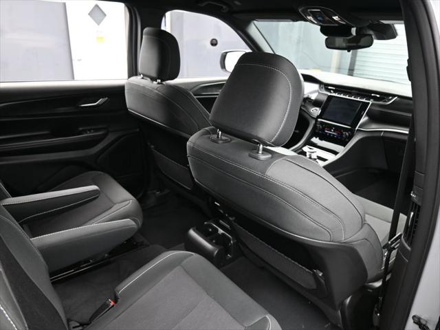 2024 Jeep Grand Cherokee L Laredo 4x2