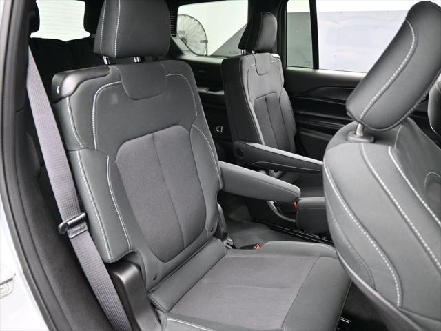 2024 Jeep Grand Cherokee L Laredo 4x2
