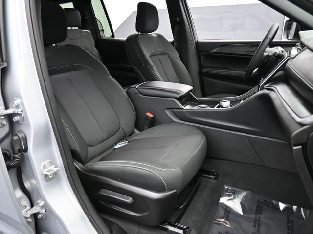 2024 Jeep Grand Cherokee L Laredo 4x2