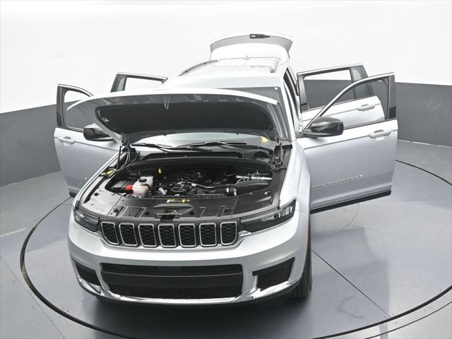 2024 Jeep Grand Cherokee L Laredo 4x2