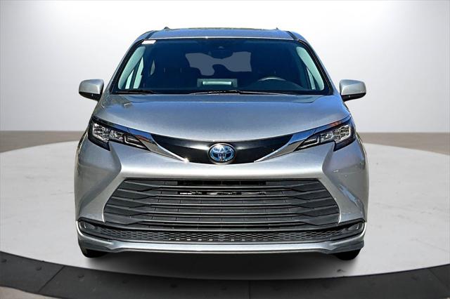 2022 Toyota Sienna LE 2022 Toyota Sienna LE