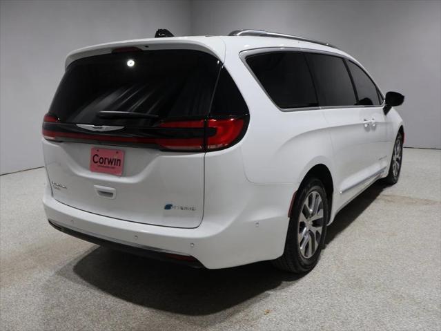 2025 Chrysler Pacifica Hybrid Pinnacle