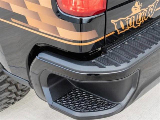 2023 Chevrolet Silverado 1500 2WD Crew Cab Short Bed Custom 2023 Chevrolet Silverado 1500 2WD Crew Cab Short Bed Custom