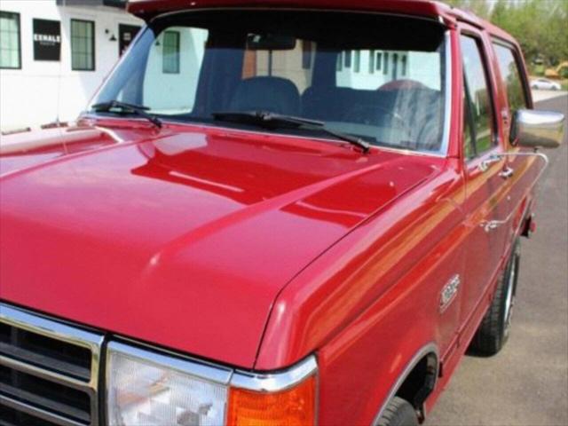 1991 Ford Bronco Custom 2dr 4WD SUV 1991 Ford Bronco Custom 2dr 4WD SUV