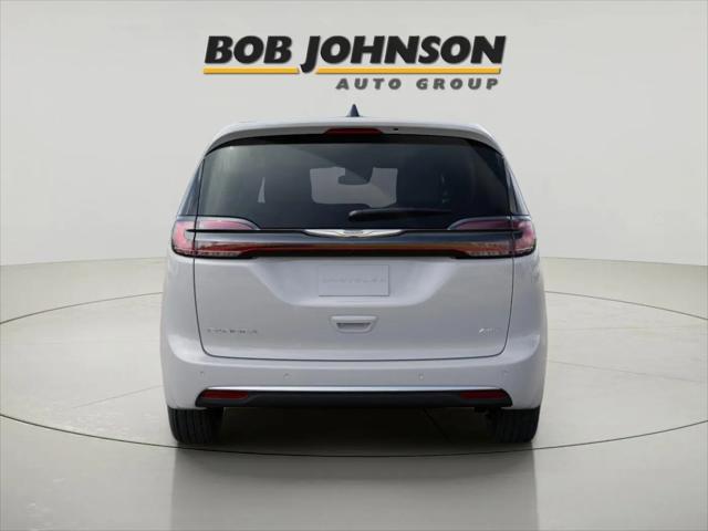 2026 Chrysler Pacifica Select AWD