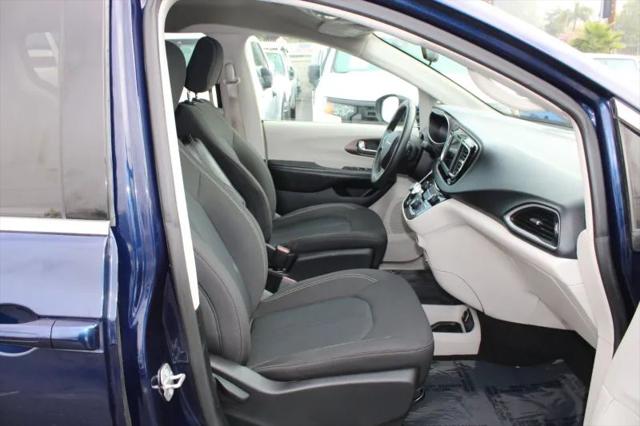 2020 Chrysler Voyager LX