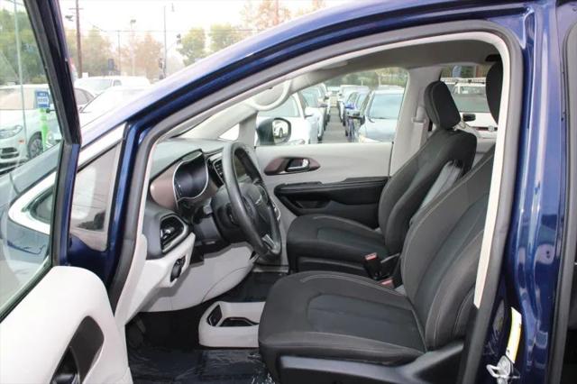 2020 Chrysler Voyager LX
