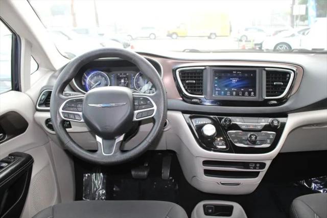 2020 Chrysler Voyager LX