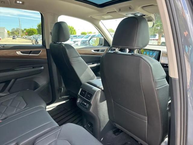 2026 Volkswagen Atlas SE with Technology