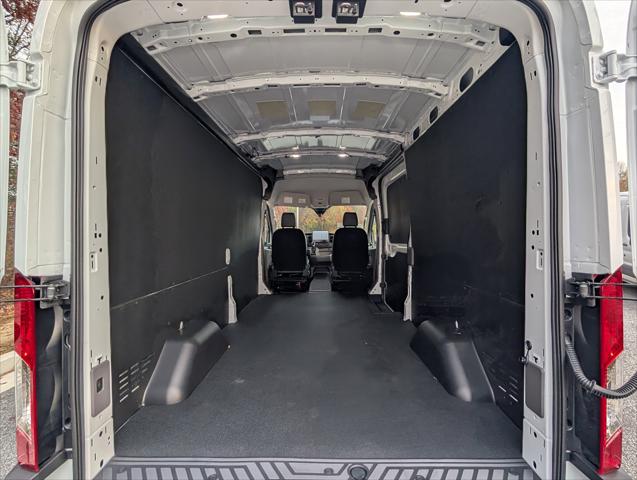 2026 Ford Transit Cargo Van T-250 148" Med Rf 9150 GVWR RWD