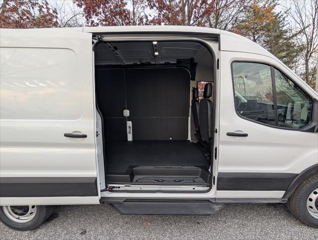 2026 Ford Transit Cargo Van T-250 148 Med Rf 9150 GVWR RWD