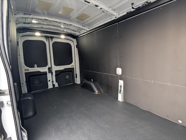 2026 Ford Transit Cargo Van T-250 148 Med Rf 9150 GVWR RWD