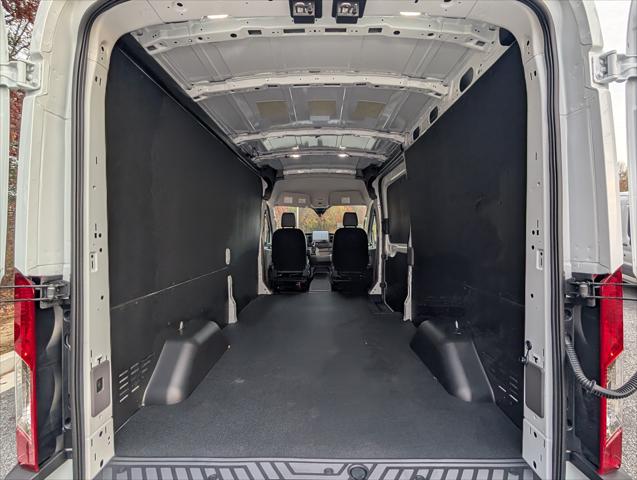 2026 Ford Transit Cargo Van T-250 148 Med Rf 9150 GVWR RWD