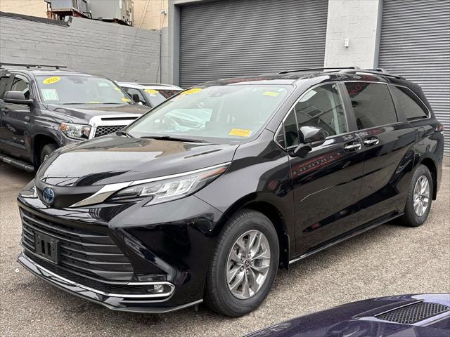 2022 Toyota Sienna XLE [4]