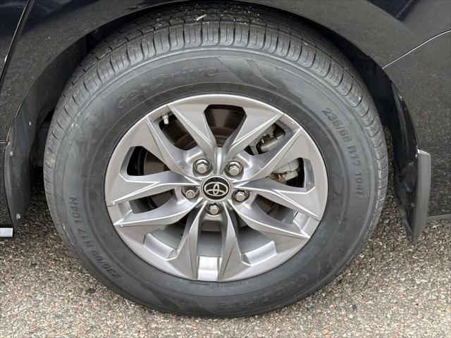 2022 Toyota Sienna XLE [9]