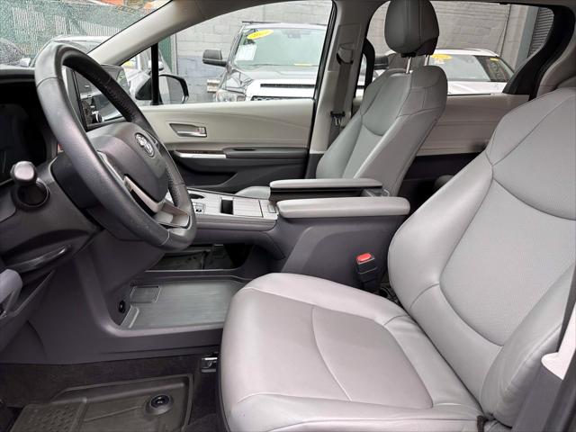 2022 Toyota Sienna XLE [13]