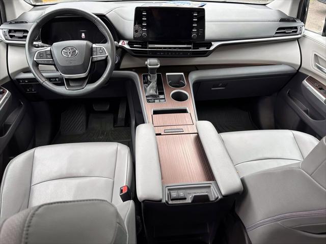 2022 Toyota Sienna XLE [16]
