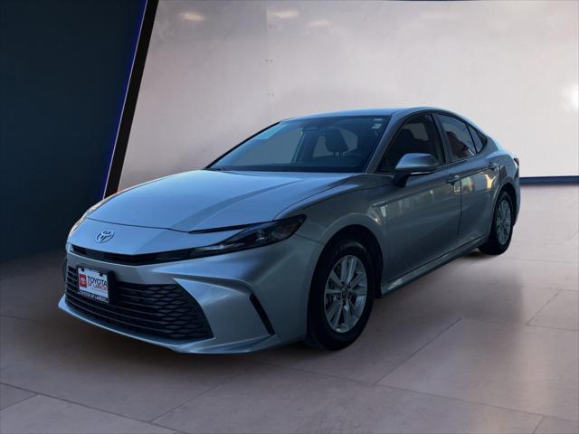 2025 Toyota Camry LE's photo