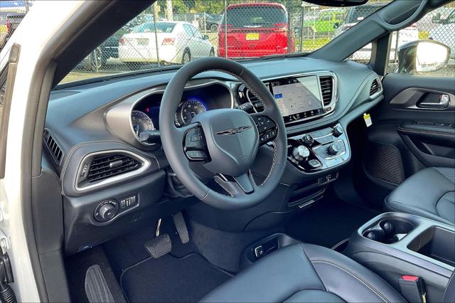 2026 Chrysler Pacifica Select AWD