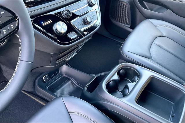 2026 Chrysler Pacifica Select AWD