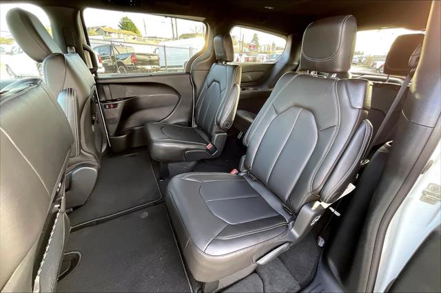 2026 Chrysler Pacifica Select AWD